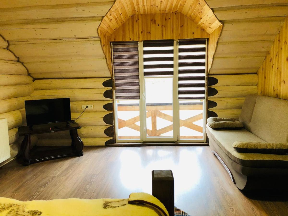 У Віти Котедж4 Synevyrsʼka Polyana Extérieur photo
