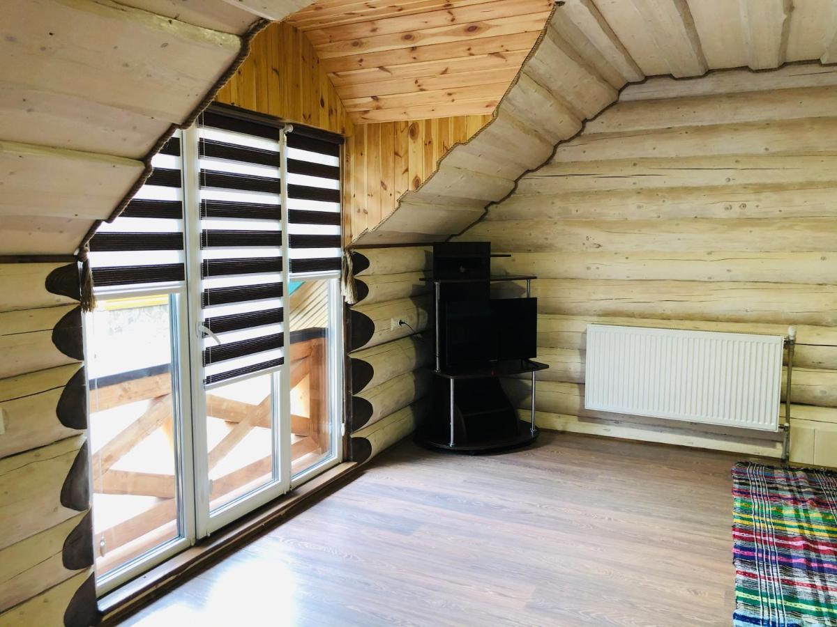 У Віти Котедж4 Synevyrsʼka Polyana Extérieur photo
