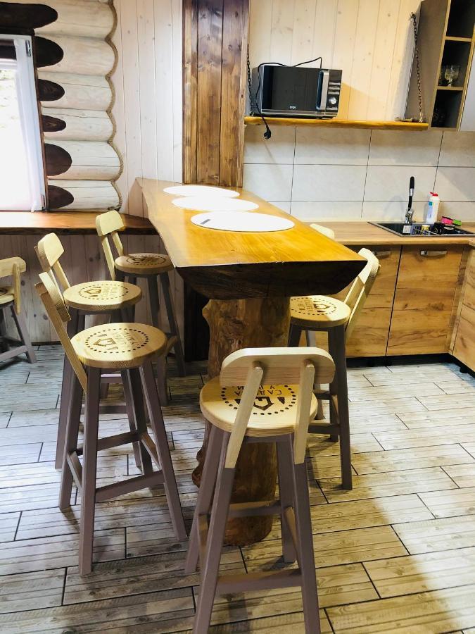 У Віти Котедж4 Synevyrsʼka Polyana Extérieur photo